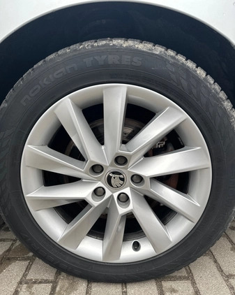 Skoda Superb cena 74900 przebieg: 237000, rok produkcji 2020 z Słupsk małe 529